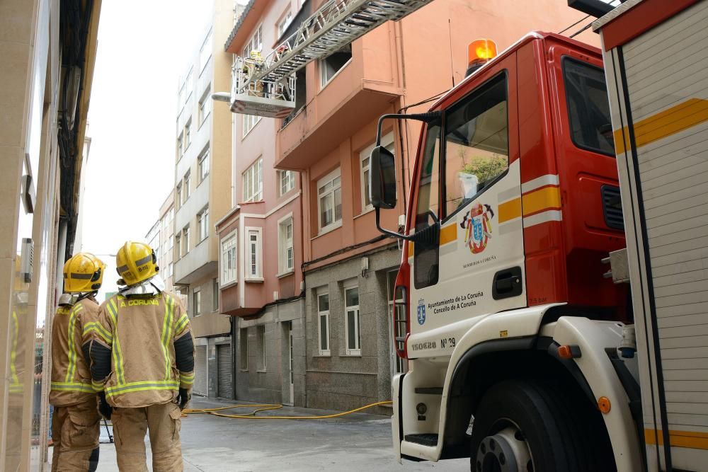 Inhaló humo procedente de la habitación contigua en la que se había generado el incendio.