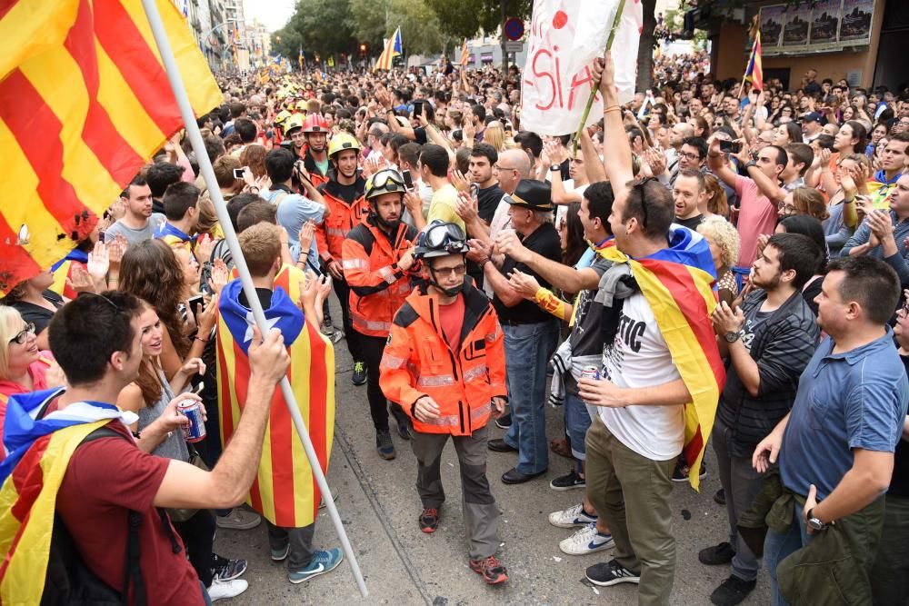 Multitudinària manifestació contra la violència a Manresa