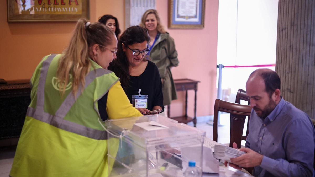 Votaciones en una mesa electoral
