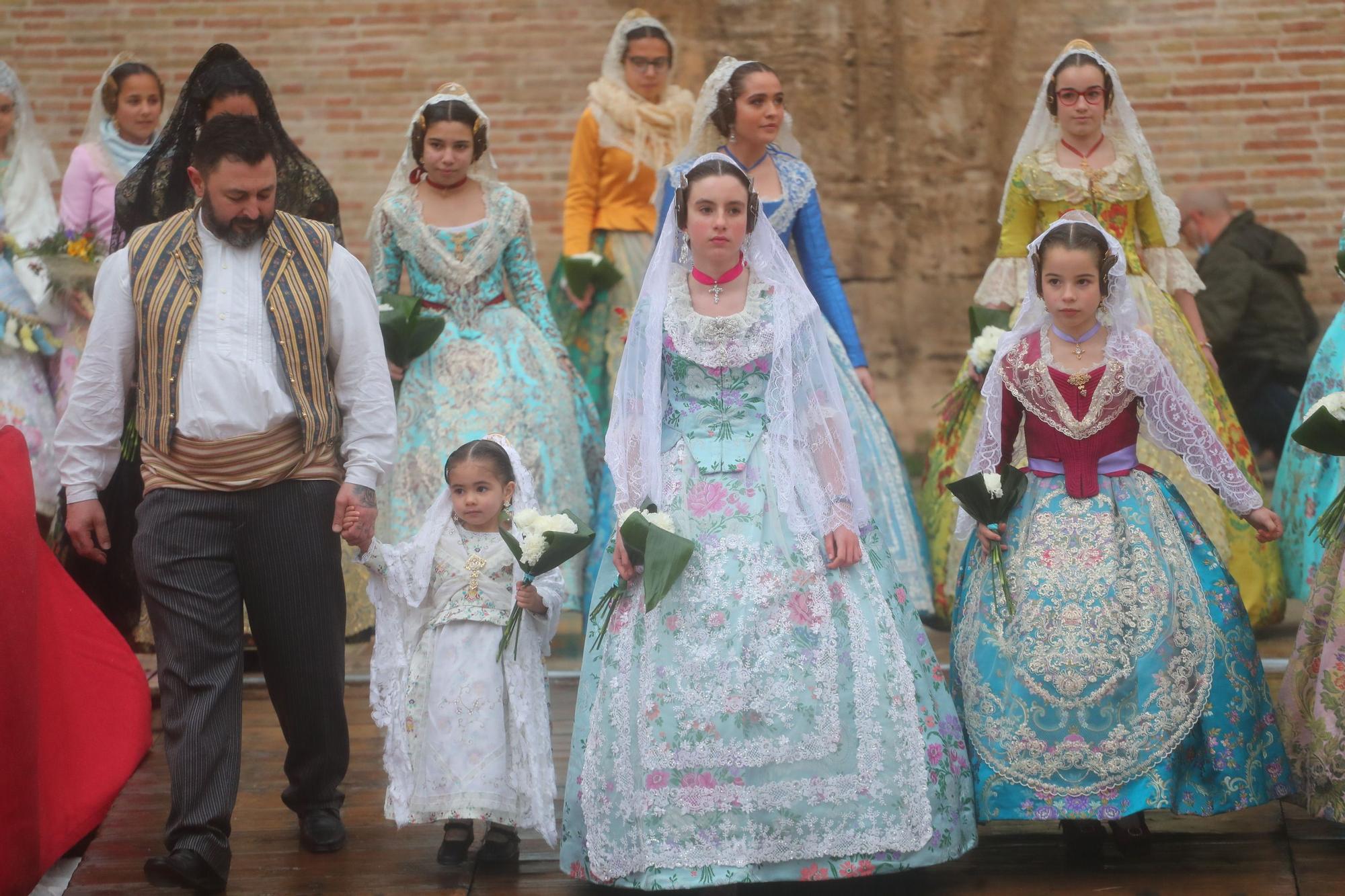 Búscate en el primer día de ofrenda por la calle de la Paz (entre las 17:00 a las 18:00 horas)