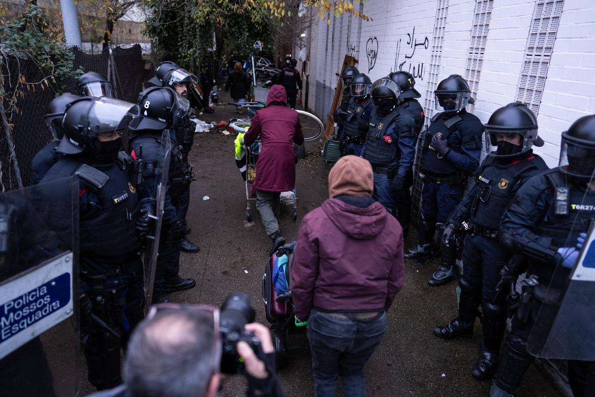 Desalojo del instituto B9 de Badalona