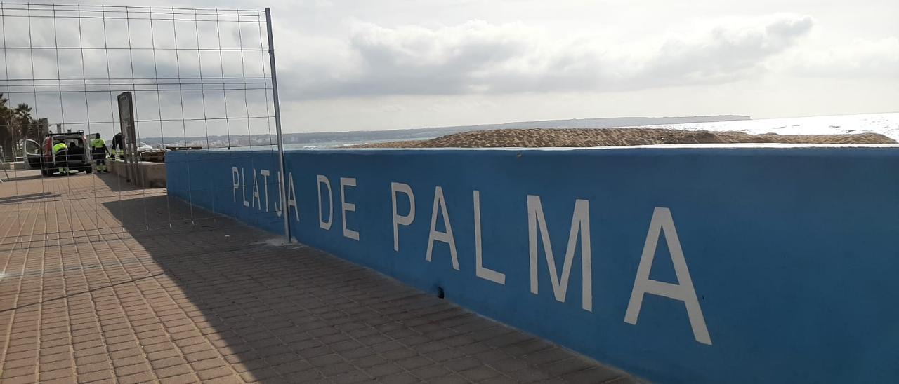 Stadt Palma sperrt Teile der Meerespromenade an der Playa de Palma auf Mallorca ab