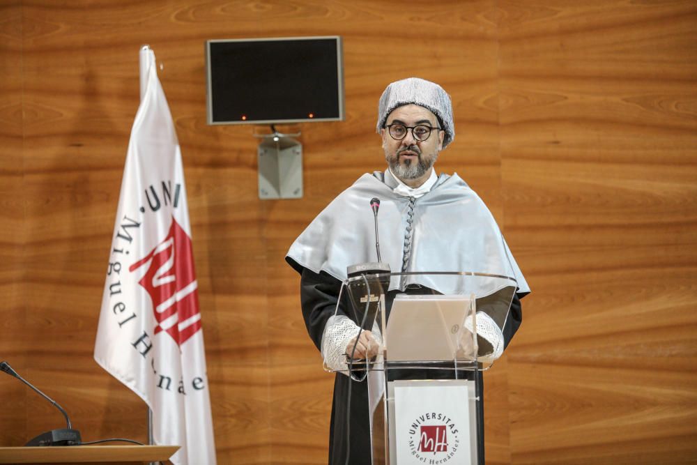 La UMH inviste doctor honoris causa a Ramón Lobo