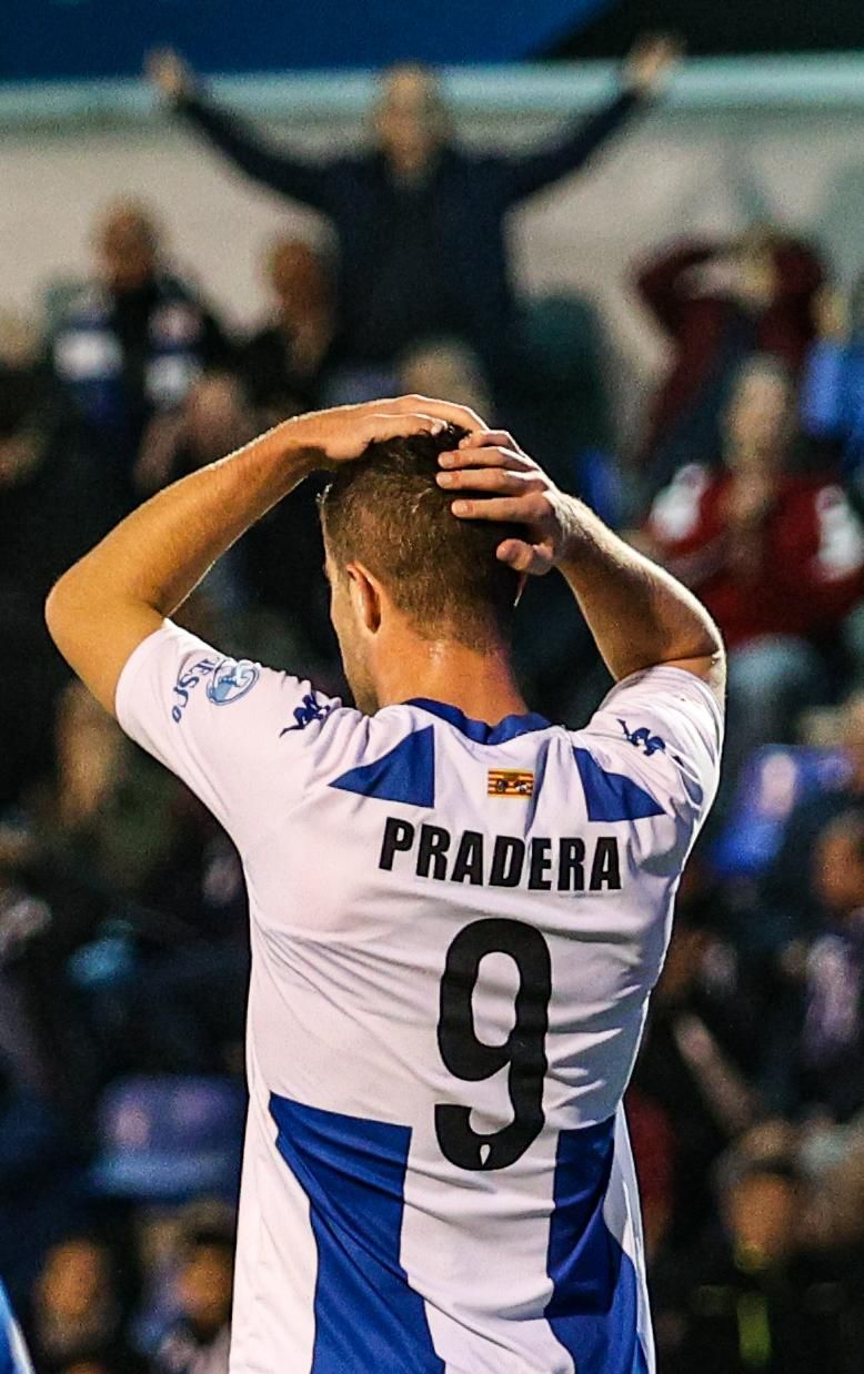 Alcoyano Pradera's forward laments a missed chance in the last game.