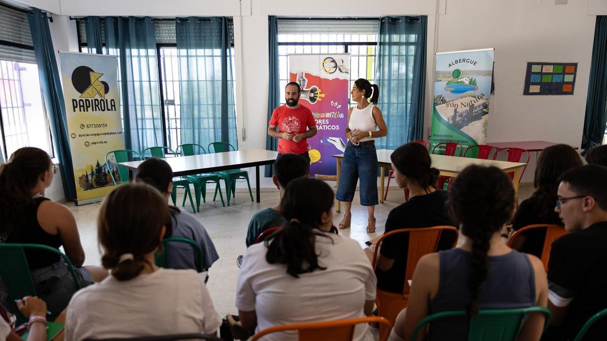 Francisco Hurtado, promotor del campamento, y Esther Gutiérrez.