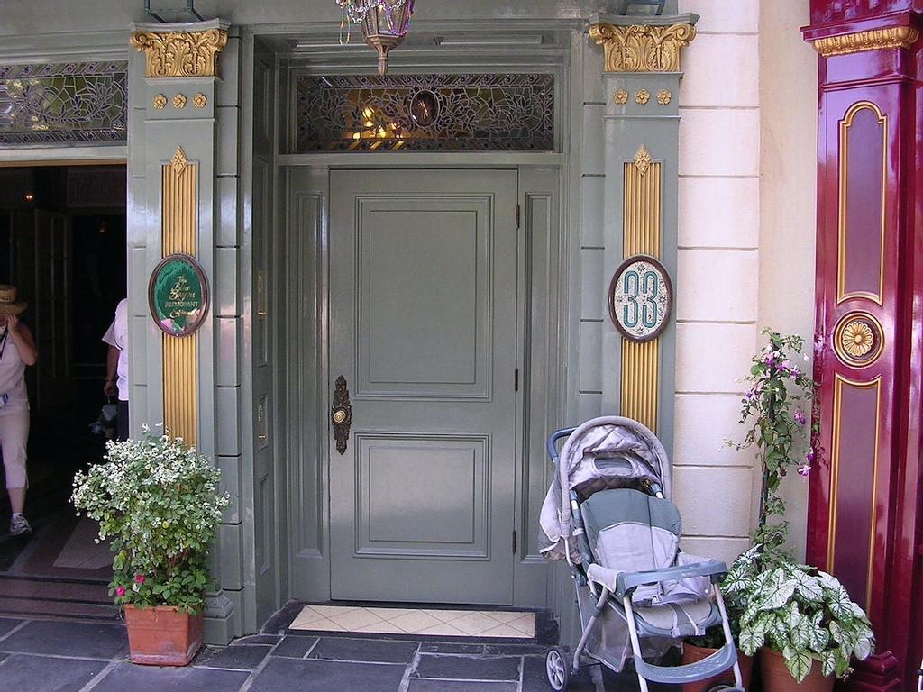 Entrada al Club 33 de Disney California