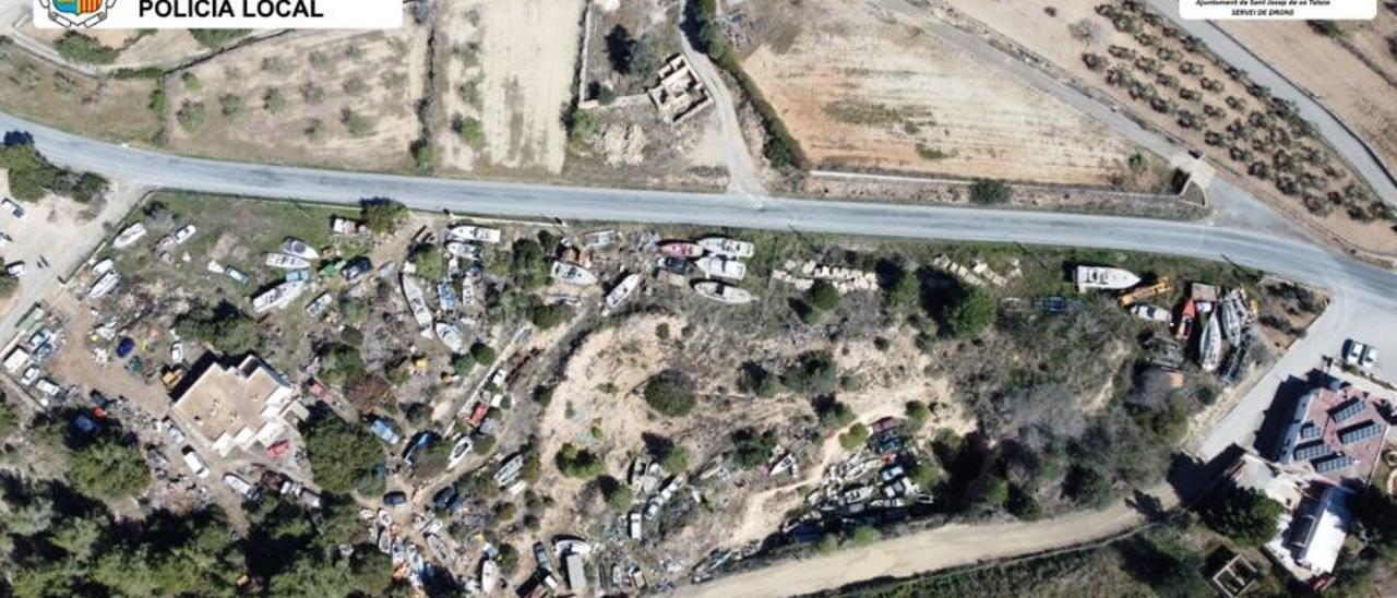 Imagen a vista de dron del vertendero de Cala Tarida.