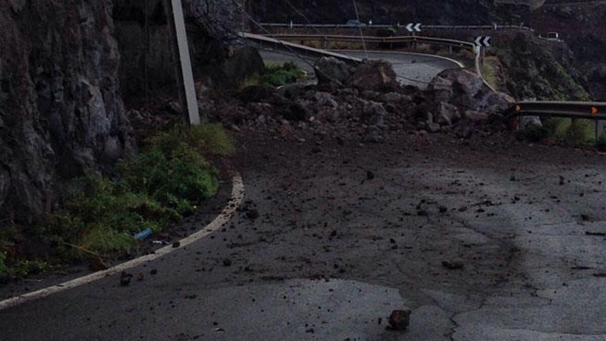 La carretera de La Aldea permanece cerrada por la llegada de otra borrasca