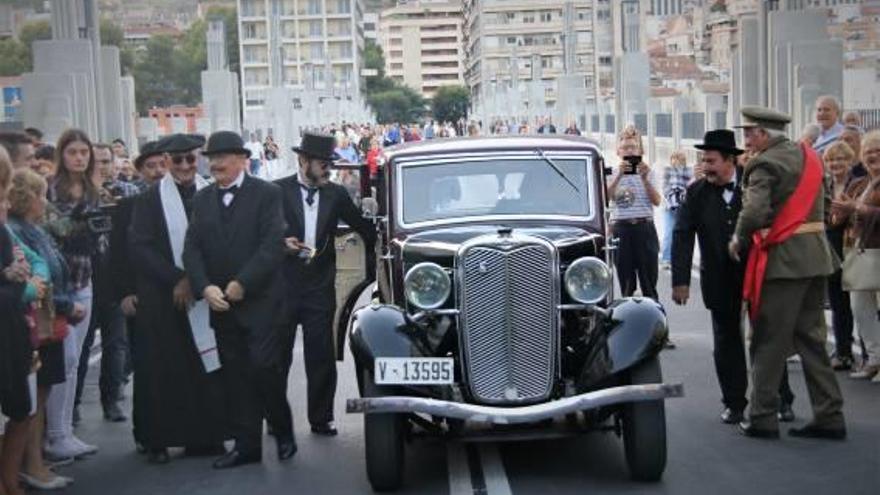 Imagen de la recreación teatral de la inauguración del puente de San Jorge en el seno de la Semana del Modernismo.