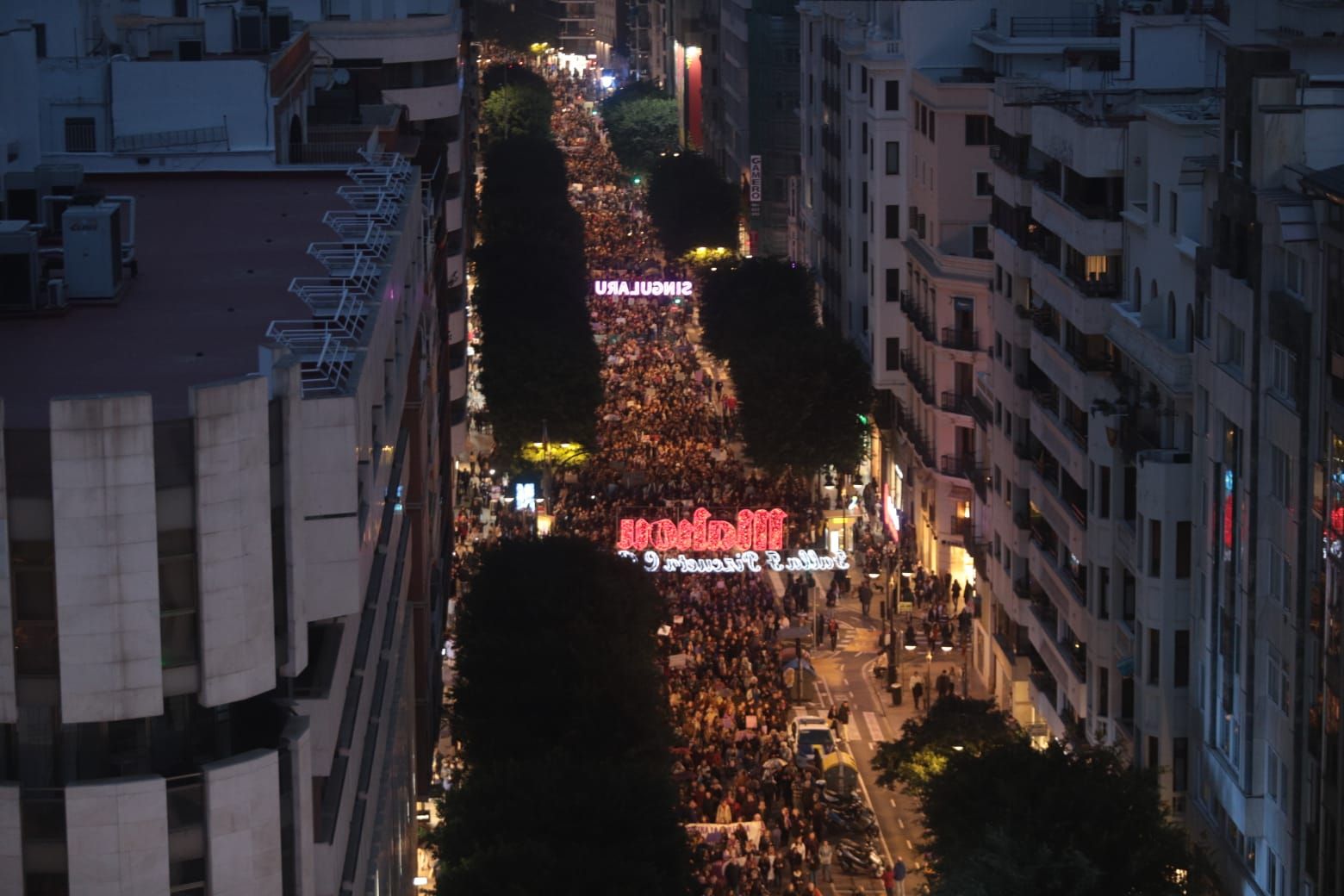 La manifestación del 8M de la Coordinadora Feminista de València, en imágenes