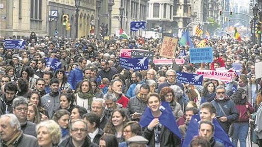 Multitudinaria manifestación a favor de la acogida y asilo de los refugiados