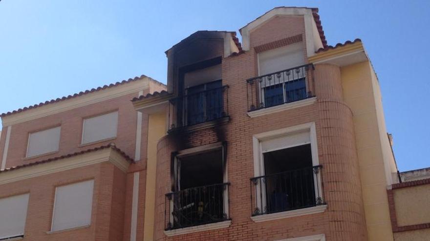 Vivienda siniestrada, una vez apagado el fuego.