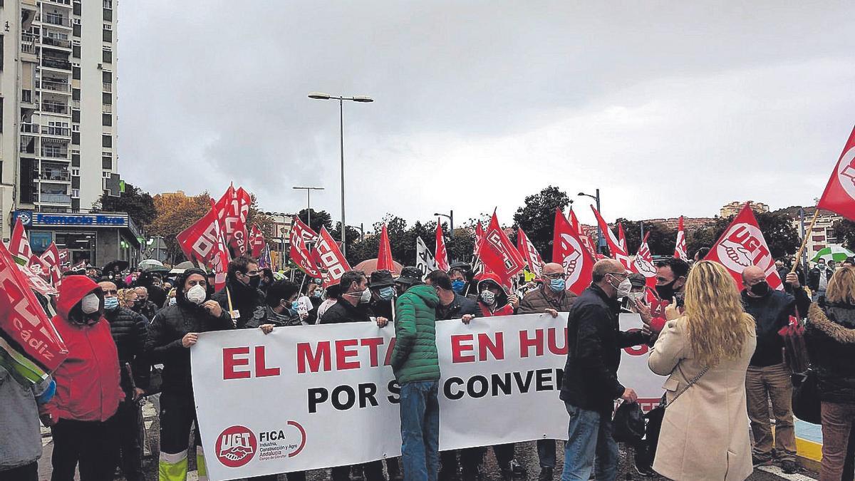 Manifestación, ayer tarde en Algeciras, en apoyo a los trabajadores del metal del Campo de Gibraltar.