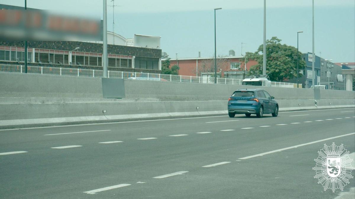 Coche a 120 kilómetros a la entrada de Zaragoza