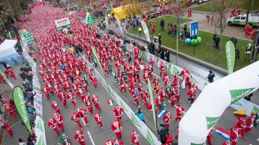 7.000 Papás Noel recorrren el centro de Madrid