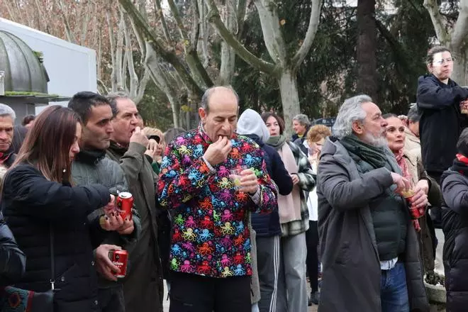 GALERÍA | Así han celebrado hoy las campanadas en el Mercado de Abastos de Zamora