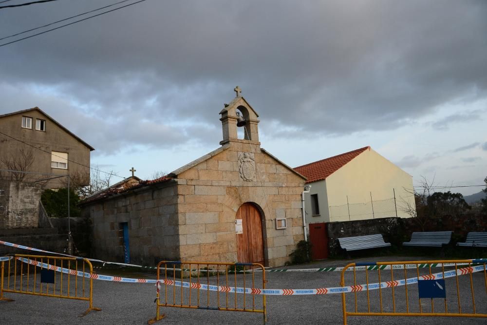 Se hunde el techo de la capilla de A Pedreira, en Cangas