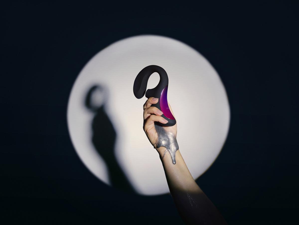 Lelo Enigma, con ocho niveles de intensidad y doble estimulador de clítoris y punto G