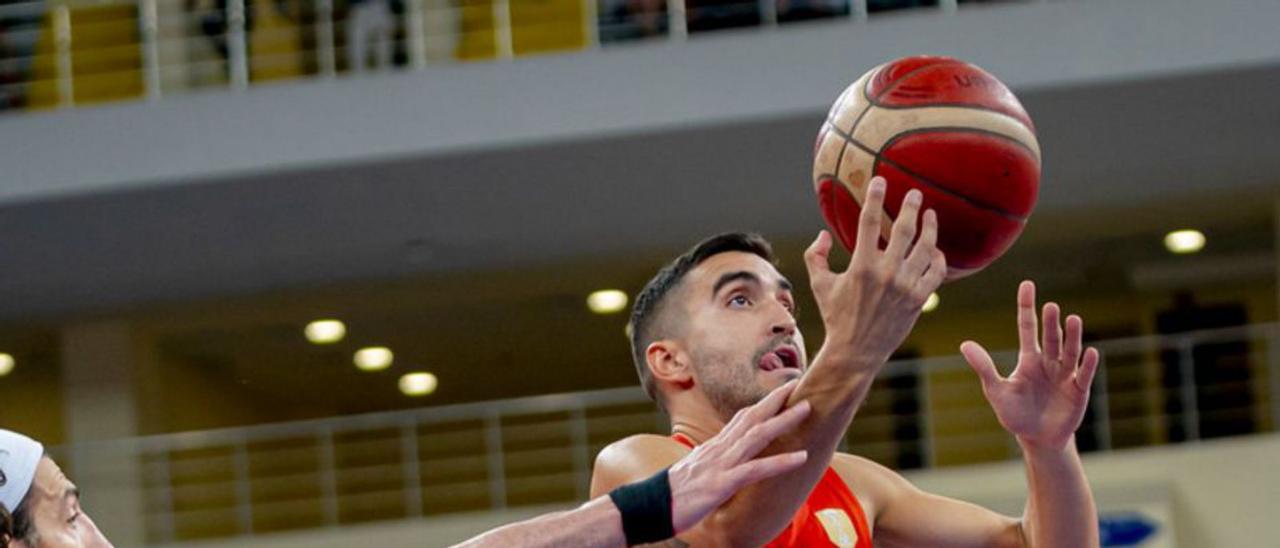 El jugador Jaime Fernández en un partido con la selección española. | | FIBA