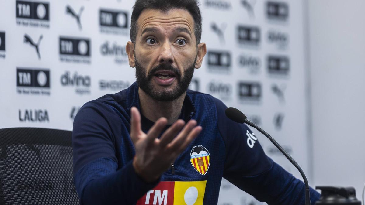 Corberán, durante una rueda de prensa esta temporada.