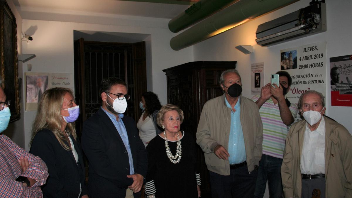 Los Amigos de la Cultura en la inauguración de su sede en el Centro Cultural Fondo Espín, durante la pandemia.