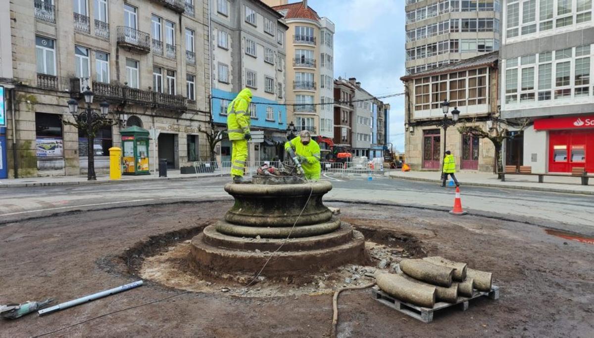 Trabajos finales para retirar la base de piedra. | L.D.