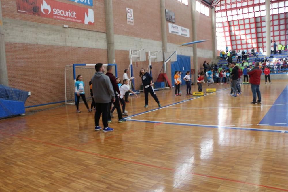 Jugando al atletismo en Alcantarilla