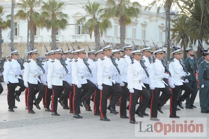 Arriado Solemne de Bandera en el puerto de Cartagena