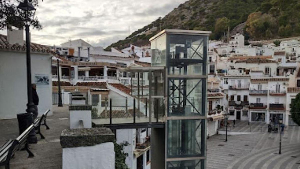 El incidente ocurrió en el ascensor ubicado en la plaza de la Virgen de la Peña.