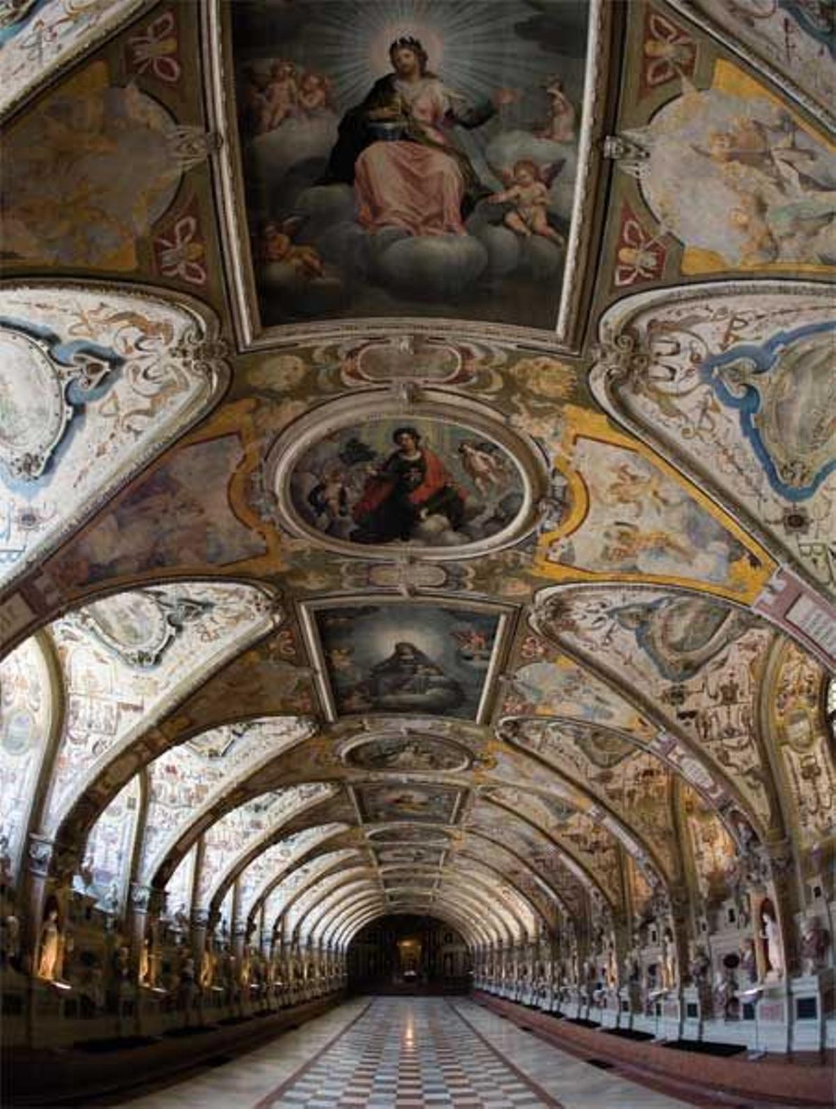 El Palacio de los Wittelsbach
guarda joyas como el Antiquarium,
con un hermoso techo
abovedado.