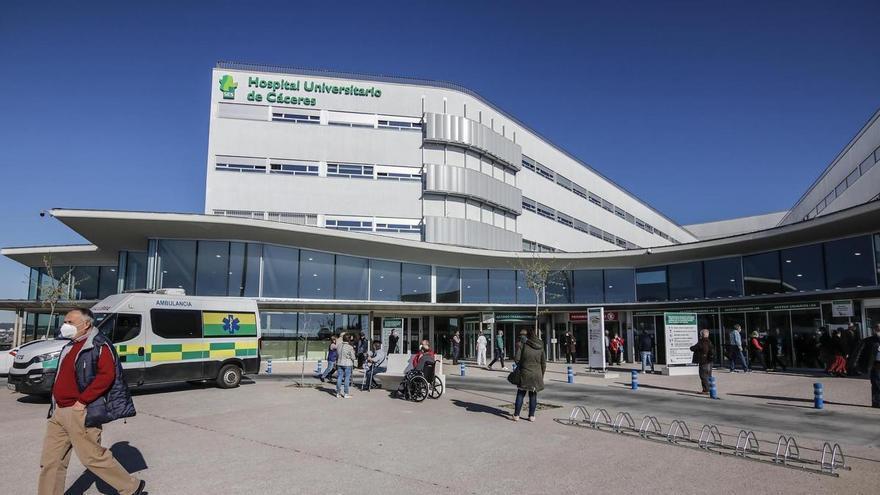 Entra en la cafetería del Hospital Universitario de Cáceres, se lleva el bote de las propinas y es detenido por la Policía Nacional