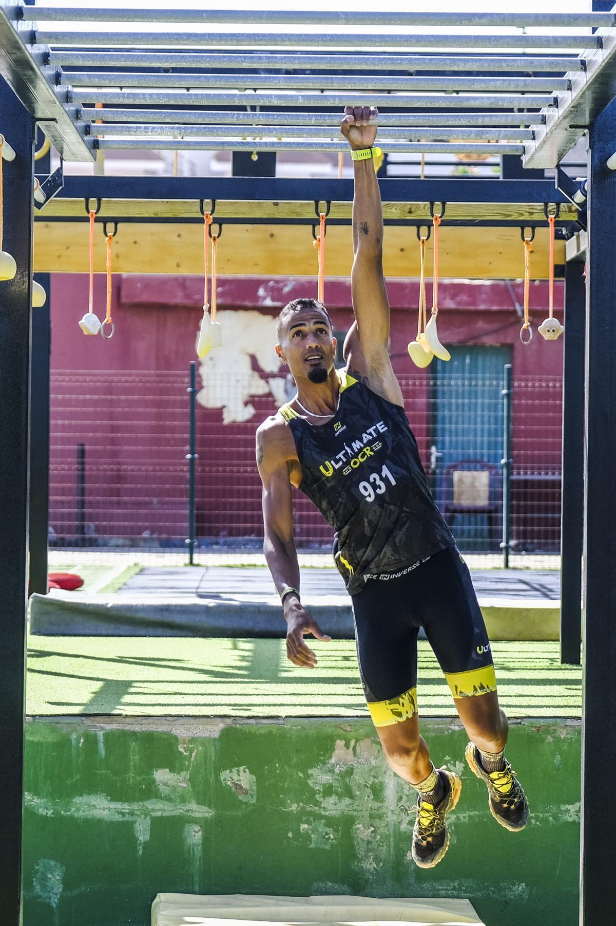 El atleta de obstáculos Azmán Mesaud