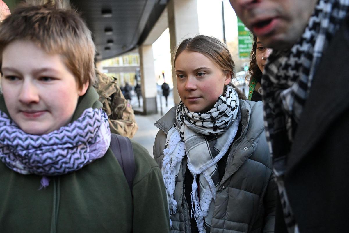 Greta Thunberg llega a su juicio en Londres