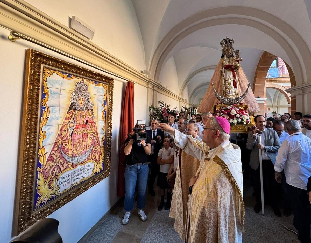 El obispo de la Diócesis de Cartagena bendijo un mosaico conmemorativo.