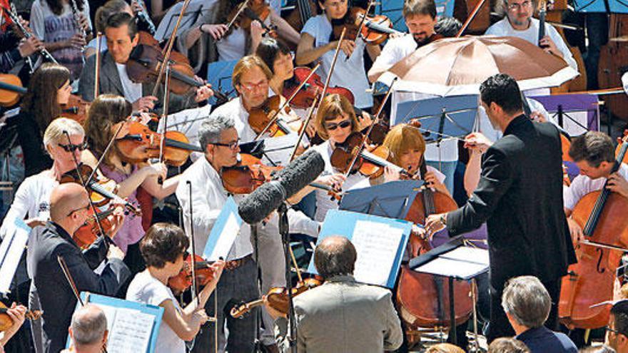 Protesta de los músicos, que no cobran desde mayo.