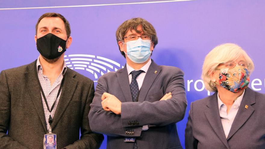 Els eurodiputats de JxCat Carles Puigdemont, Toni Comín i Clara Ponsatí