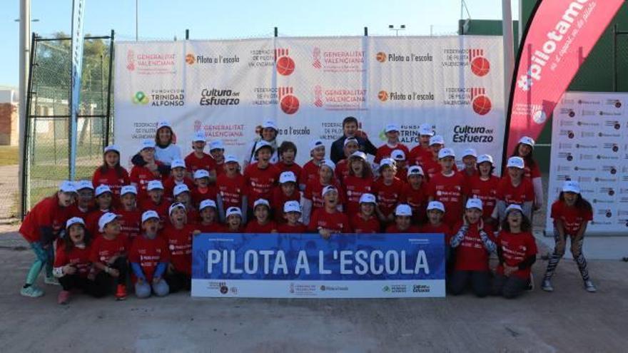 Participants a la Trobada final de «Pilota a l&#039;Escola» a Castelló el dimarts 26 de febrer.