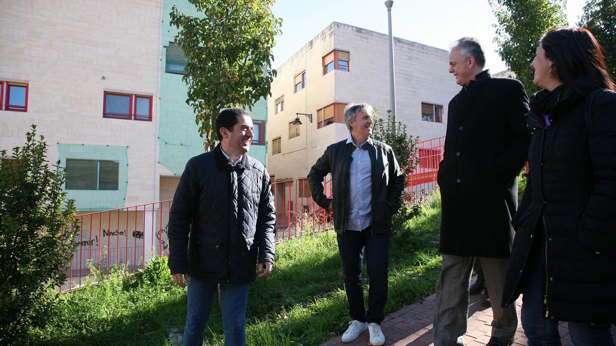 Visita del conseller Hector Illueca al barrio de La Sang.