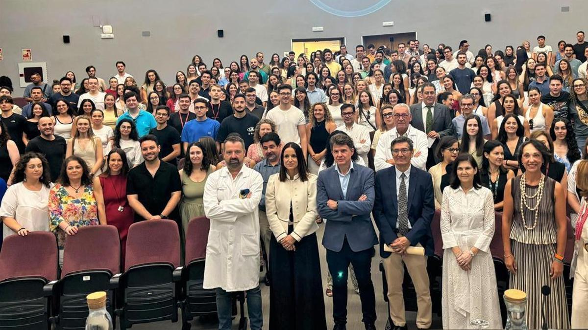 Bienvenida a los nuevos residentes en el Hospital Virgen de la Arrixaca este viernes.