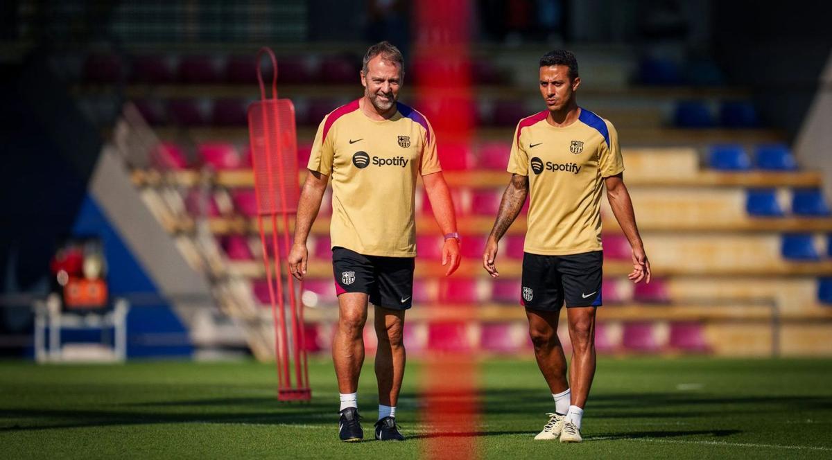 Hansi Flick con Thiago, en la ciudad deportiva del Barça.