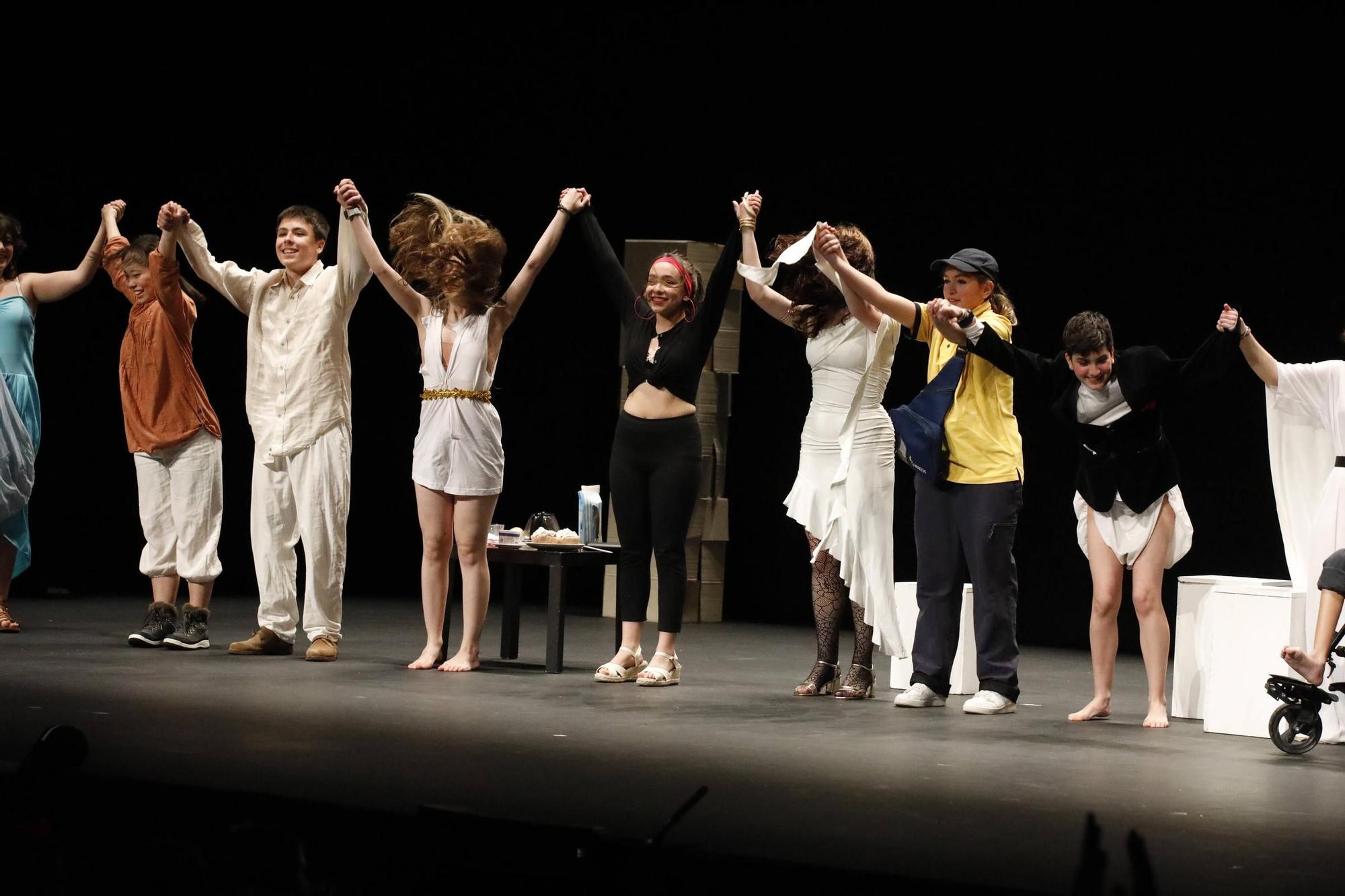 Así fue la gala de la Escuela Municipal de Teatro de Gijón (en imágenes)