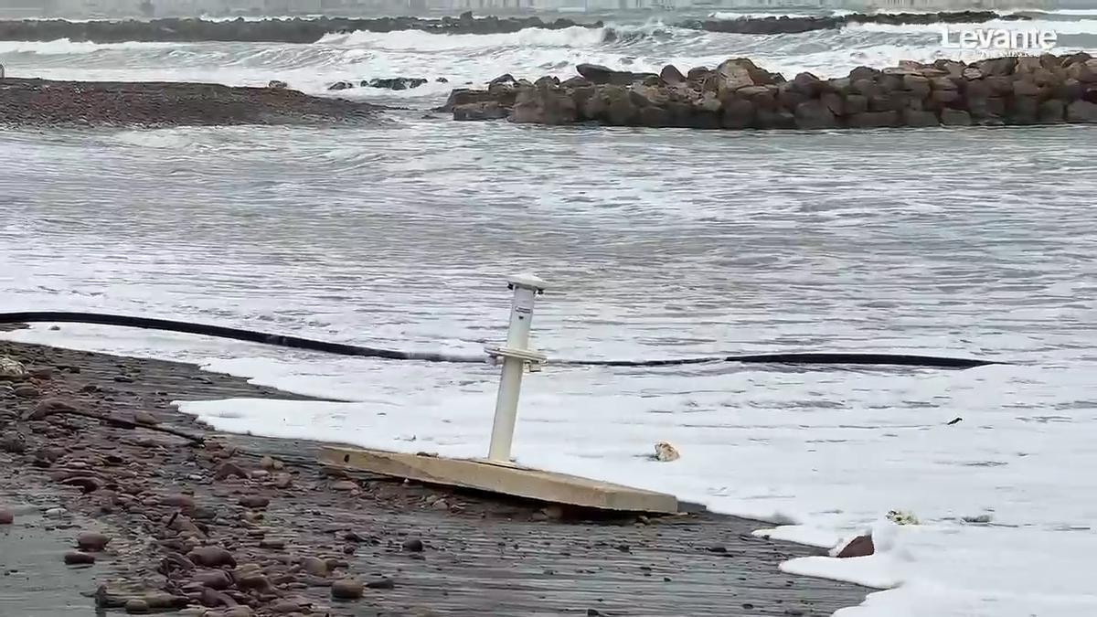 El temporal marítimo engulle parte de la playa del Puig