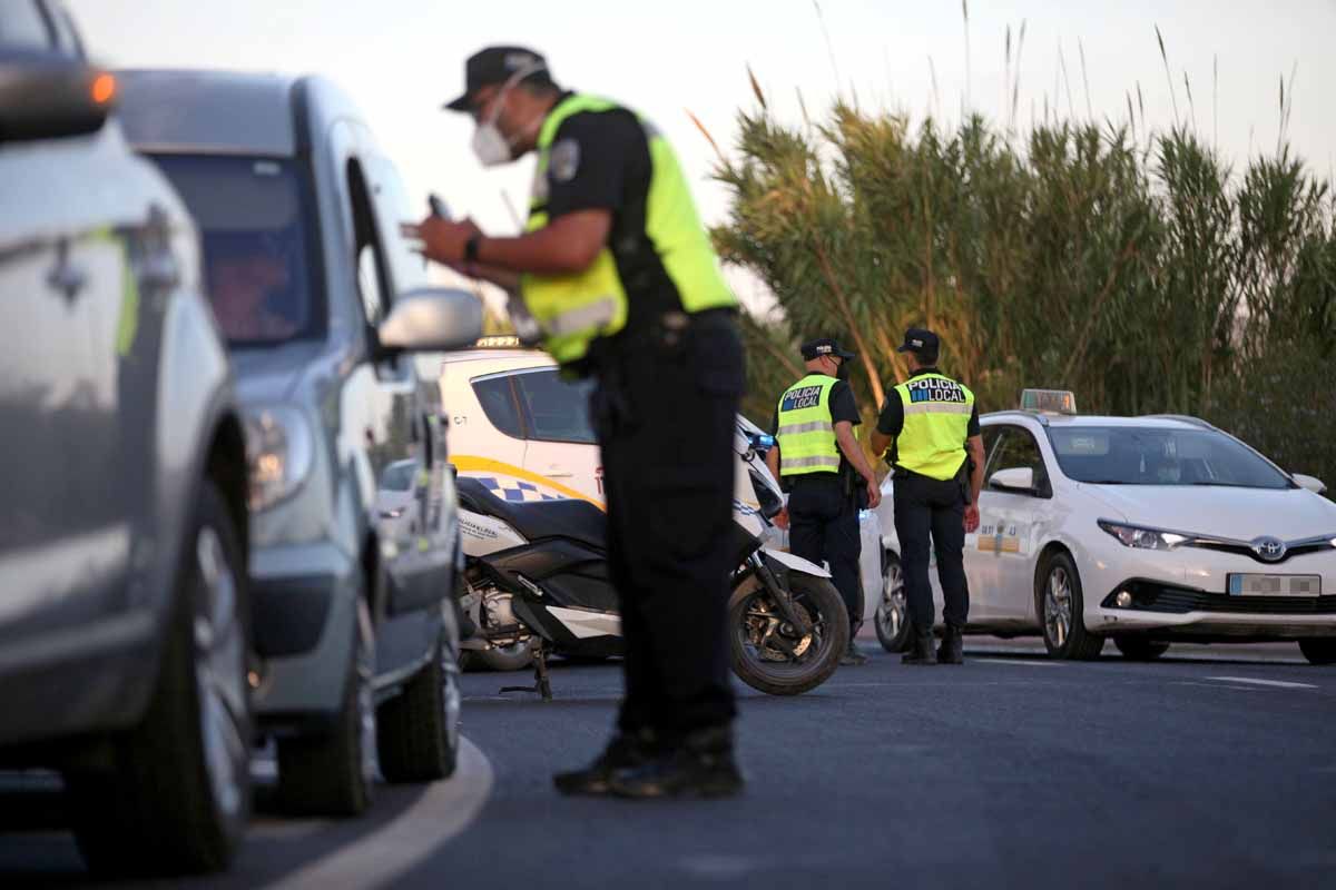 Macrodispositivo policial contra los taxis pirata en Ibiza