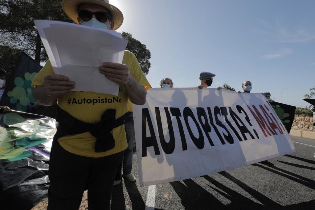 Protestas en la inauguración de la autopista de Campos