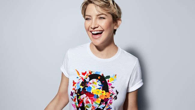 Kate Hudson con la camiseta solidaria de Michael Kors