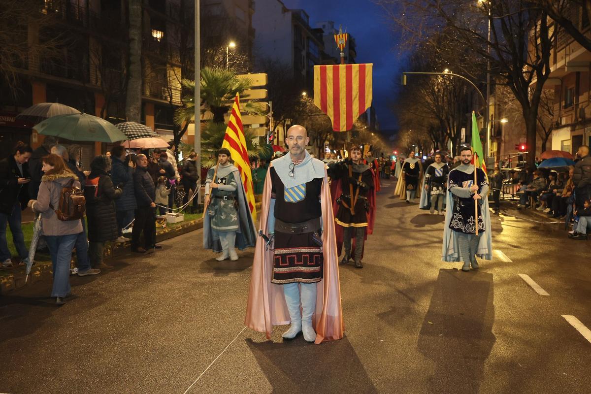 La Germandat dels Cavallers, en el desfile a medio gas.