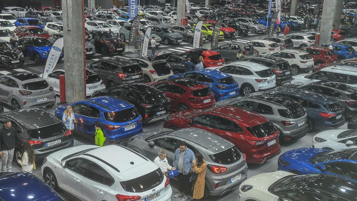 Imagen de archivo de coches en la Feria del Automóvil.