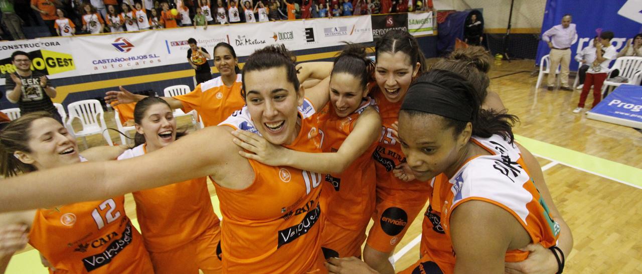 Las jugadoras del Zamarat celebran el anterior ascenso a Liga Endesa