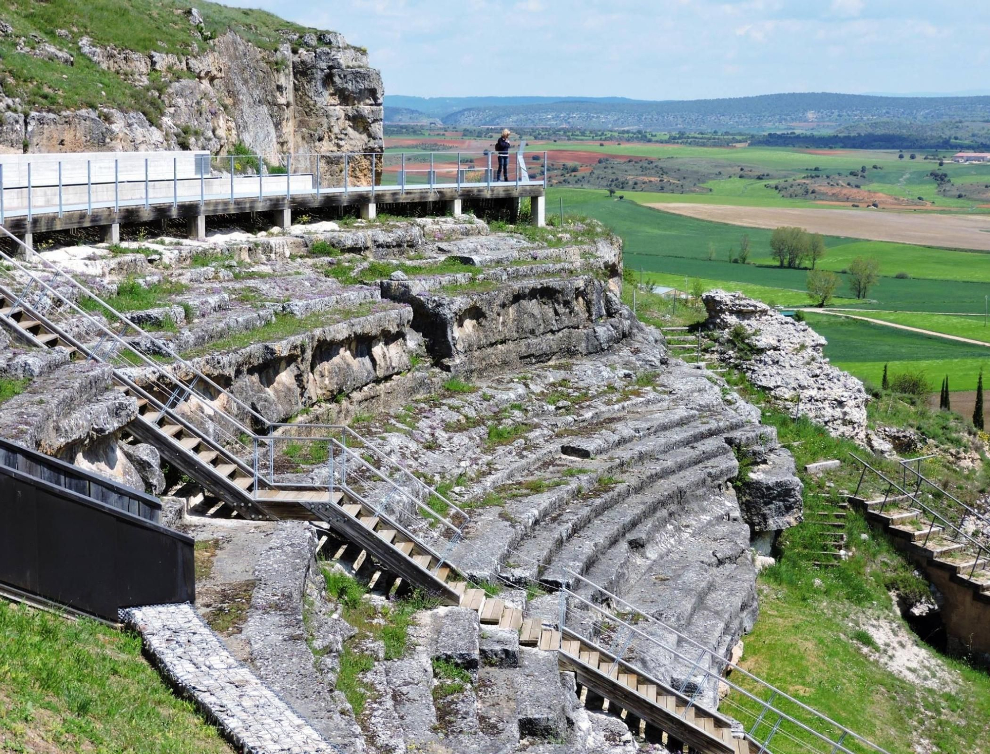 El teatro de Clunia Sulpicia es de los más grandes de la Hispania romana
