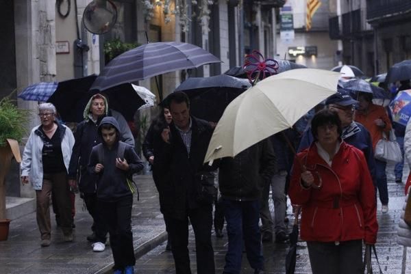 Dilluns de «Temps de Flors» sota la pluja